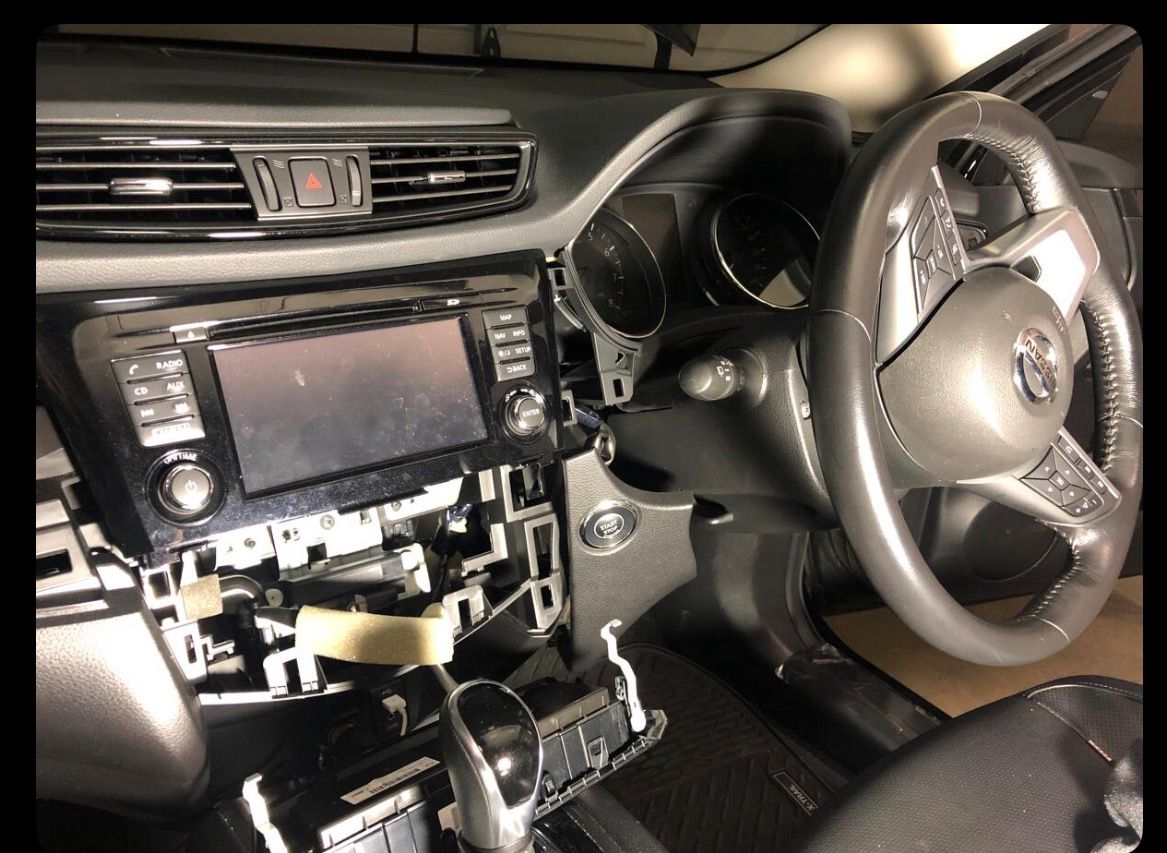 Vehicle head unit installation service